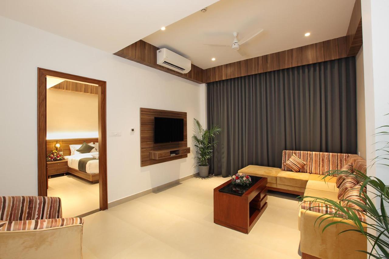 Hotel Maria Park Muvattupuzha Экстерьер фото